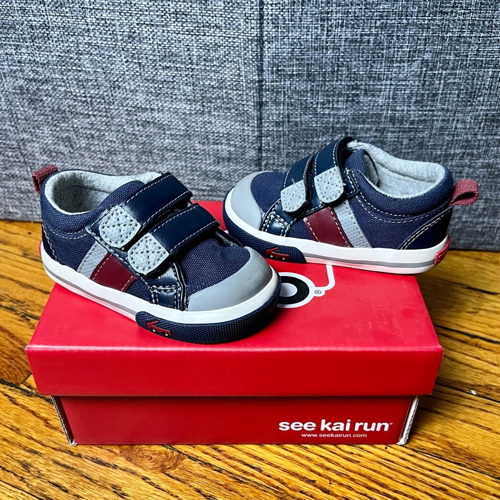 See Kai Run Russell Sneaker Navy/Red Size 4
